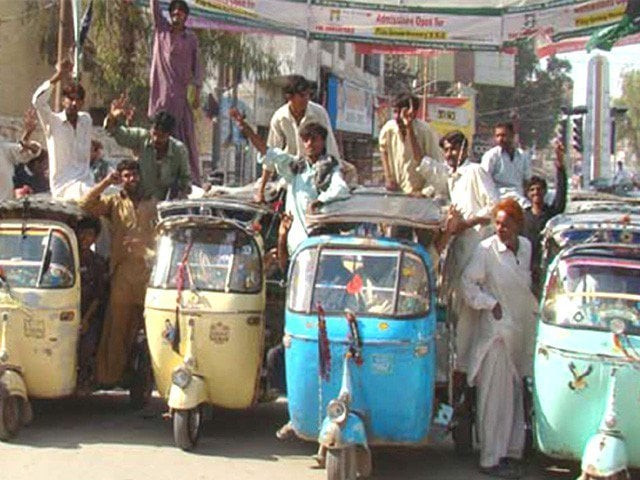 rickshaw driver who set himself alight over police extortion refuses to accept govt money from karachi police chief photo express file