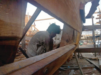 in rough seas boat building industry struggles to stay afloat in rough seas boat building industry struggles to stay afloat