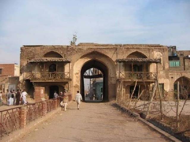 of historical value 1 800 houses in peshawar deemed protected