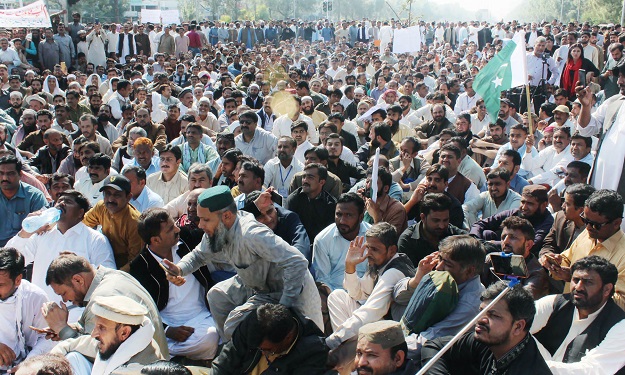 usc workers at the protest photo online