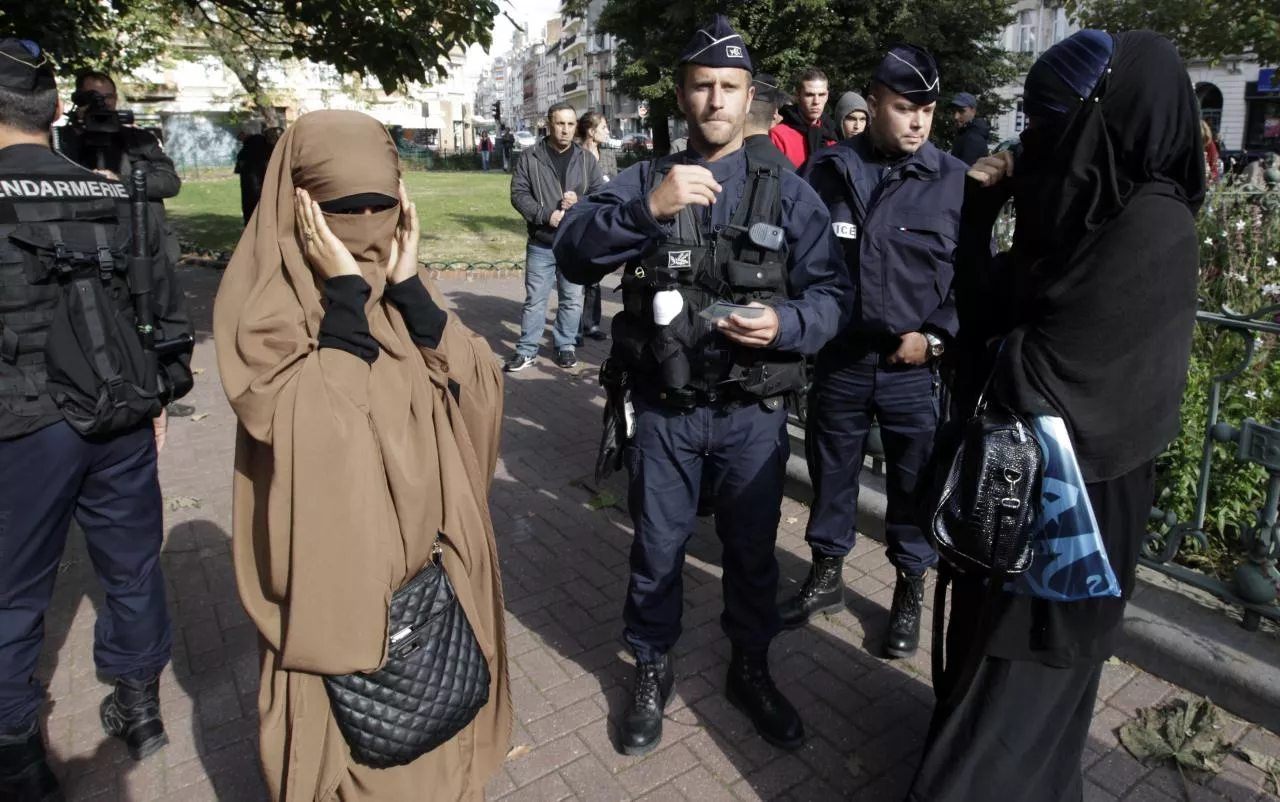 french police and gendarmes check identity cards of two women for wearing full face veils photo reuters french police and gendarmes check identity cards of two women for wearing full face veils photo reuters