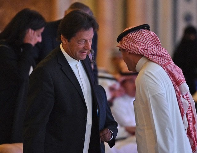 a picture taken october 23 2018 shows pakistani prime minister imran khan c as he arrives to attend the opening ceremony of the future investment initiative fii conference taking place in riyadh from 23 25 october photo afp