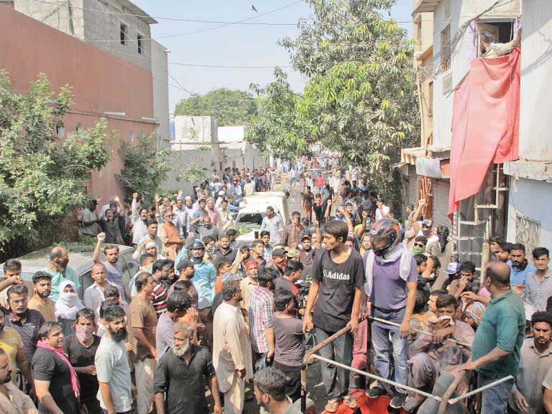 as many as 30 people including police personnel were injured as clashes erupted at pakistan quarters on wednesday photo athar khan express