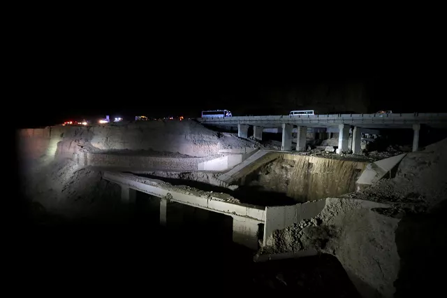 a bridge on one of the cliffs of the dead sea had collapsed with the intensity of the rains photo reuters a bridge on one of the cliffs of the dead sea had collapsed with the intensity of the rains photo reuters