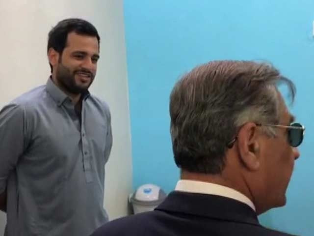 justice nisar carrying out a snap check of convicted murdered shahrukh jatoi 039 s jail cell in karachi photo express justice nisar carrying out a snap check of convicted murdered shahrukh jatoi 039 s jail cell in karachi photo express