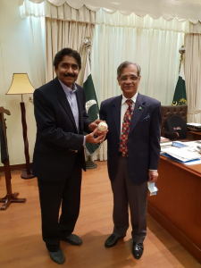 miandad donates ball used in 1992 world cup final to dams fund