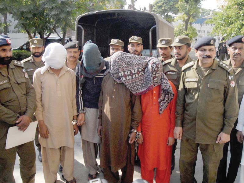 the four member child kidnapping gang in police custody in rawalpindi photo nni