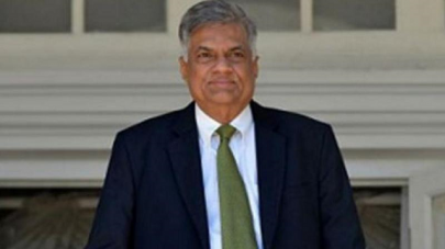 sacked sri lanka pm stays put as crisis deepens