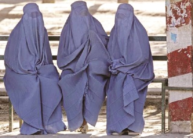 shuttlecock burqa retains its popularity in pakistan