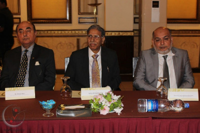 qazi khalid presented lifetime achievement award