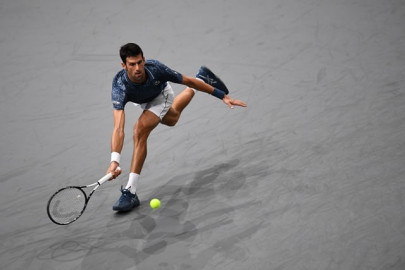 djokovic wins opener in pursuit of top ranking