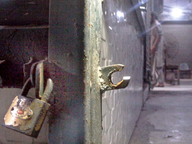 according to one of the guards more than 20 people armed with weapons cutters large steel needles and other tools attacked the shops photo online according to one of the guards more than 20 people armed with weapons cutters large steel needles and other tools attacked the shops photo online