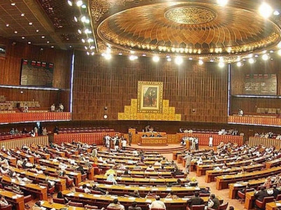 pml n criticises govt over adjournment of na session