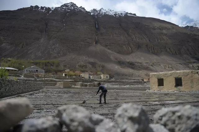 many pakistani porters are largely unrecognized despite their achievements photo afp many pakistani porters are largely unrecognized despite their achievements photo afp