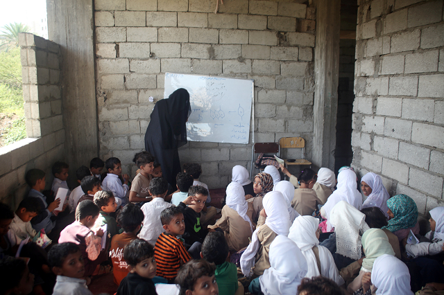 students attend a class at the teacher 039 s house who turned it into a makeshift free school that hosts 700 students in taiz yemen october 18 2018 photo reuters