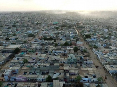 karachi s suburbs deprived of basic healthcare facilities