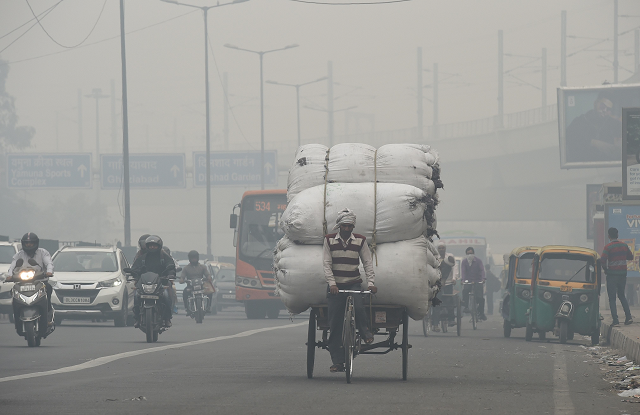 an indian man r with his face covered walks amid heavy smog along a street in new delhi on november 5 2018 photo afp an indian man r with his face covered walks amid heavy smog along a street in new delhi on november 5 2018 photo afp