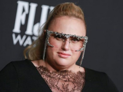 rebel wilson apologises for claiming to be first plus size rom com star rebel wilson apologises for claiming to be first plus size rom com star