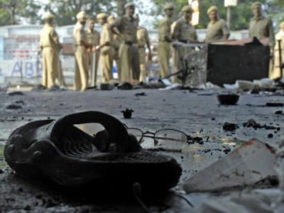 maoist rebels kill five in india bus blast maoist rebels kill five in india bus blast