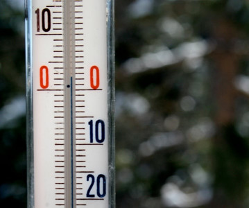 citizens bundle up as winter rears its head citizens bundle up as winter rears its head