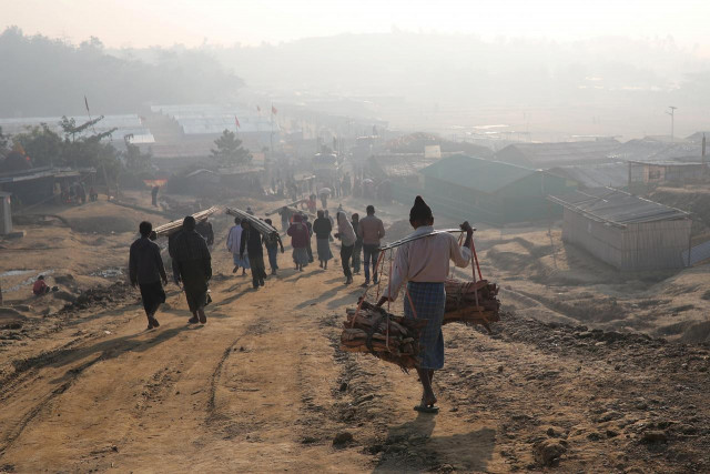 rohingya refugees walk at jamtoli camp in the morning in cox 039 s bazar bangladesh photo reuters rohingya refugees walk at jamtoli camp in the morning in cox 039 s bazar bangladesh photo reuters