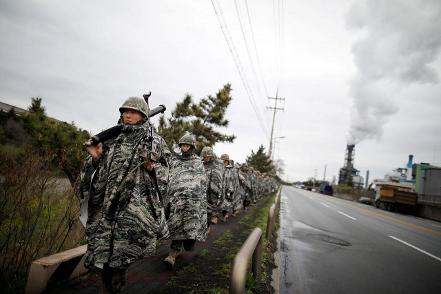 south korean marines march during a military exercise as a part of the annual joint military training called foal eagle between south korea and the us in pohang south korea april 5 2018 photo reuters