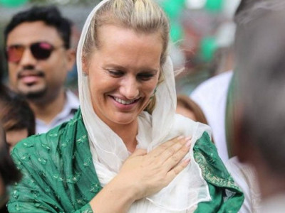 shaniera akram schools troll about pakistani culture shaniera akram schools troll about pakistani culture