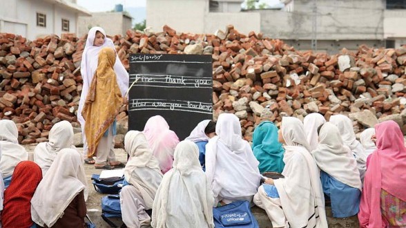 pakistan failing to educate girls says hrw