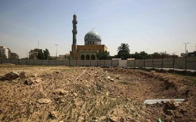 baghdad 039 s fardous paradise square where the statue of saddam hussein formerly stood like many construction sites in the city remains idle photo afp baghdad 039 s fardous paradise square where the statue of saddam hussein formerly stood like many construction sites in the city remains idle photo afp