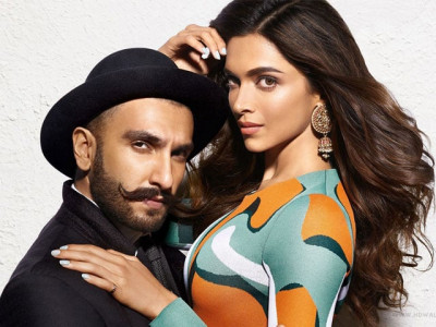 deepveerkishaadi twitter hits gold as fans wait for first glimpse of the couple deepveerkishaadi twitter hits gold as fans wait for first glimpse of the couple