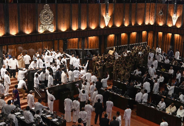 sri lankan police r gather to escort parliament speaker karu jayasuriya in the assembly hall as rival legislators l occupy the speaker 039 s seat in colombo on november 16 2018   photo afp