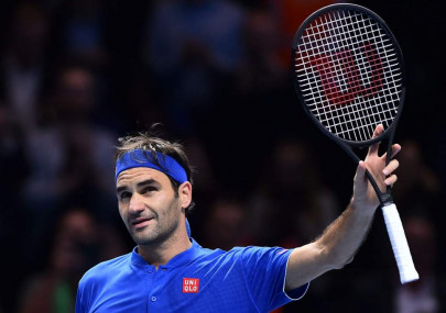 federer eases past anderson to reach last four