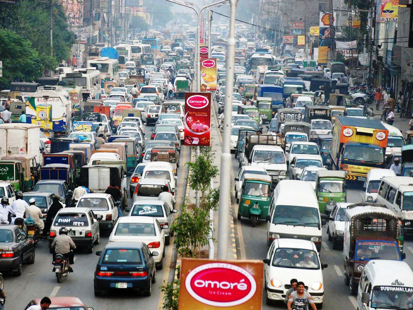 traffic on lahore 039 s ferozepur road photo nni