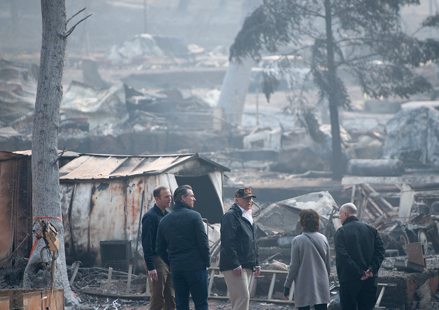 us president donald trump c speaks with lieutenant governor of california gavin gavin newsom l paradise mayor jody jones 2r governor of california jerry brown r and administrator of the federal emergency management agency brock long as they view damage from the camp fire in paradise photo afp