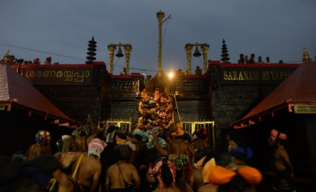 indian hindu devotees climb over the holy eighteen golden steps to worship diety of hindu god ayyapa at a temple premises in sabarimala in the southern state of kerala on november 16 2018 indian police mounted a major security operation on november 16 to prevent hardliners blocking women from entering one of hinduism 039 s holiest shrines despite a court order photo afp