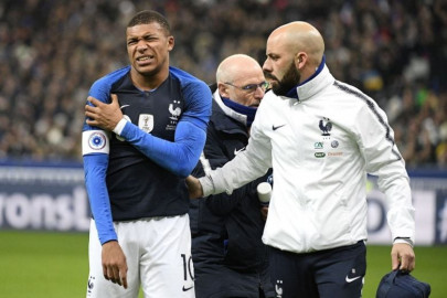 mbappe injured as france defeats uruguay