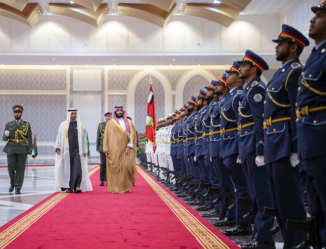 a handout picture provided by the saudi royal palace on november 22 2018 shows saudi crown prince mohammed bin salman c l meeting with abu dhabi 039 s crown prince and deputy supreme commander of the uae armed forces sheikh mohamed bin zayed al nahyan c r upon the former 039 s arrival in abu dhabi photo afp