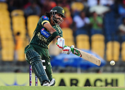 fawad alam won t bow down without a fight