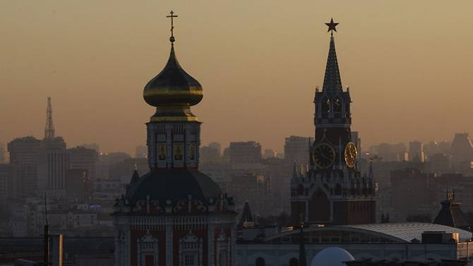 a photo taken on november 16 2018 shows the kremlin and central moscow at sunset photo afp