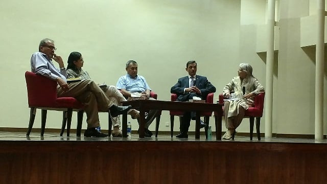 journalist afia salam hydrologist dr hassan abbas urban planner dr noman ahmed environmental practitioner sana baxamoos and agriculturalist faisal hassan share panel discussion on quot dialogue on pakistan 039 s water scarcity in the 21st century quot at main campus institute of business administration karachi anticlockwise journalist afia salam hydrologist dr hassan abbas urban planner dr noman ahmed environmental practitioner sana baxamoos and agriculturalist faisal hassan share panel discussion on quot dialogue on pakistan 039 s water scarcity in the 21st century quot at main campus institute of business administration karachi anticlockwise