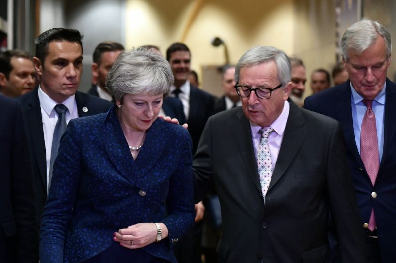 theresa may met european commission president jean claude juncker on the eve of a summit to approve a historic brexit deal photo afp