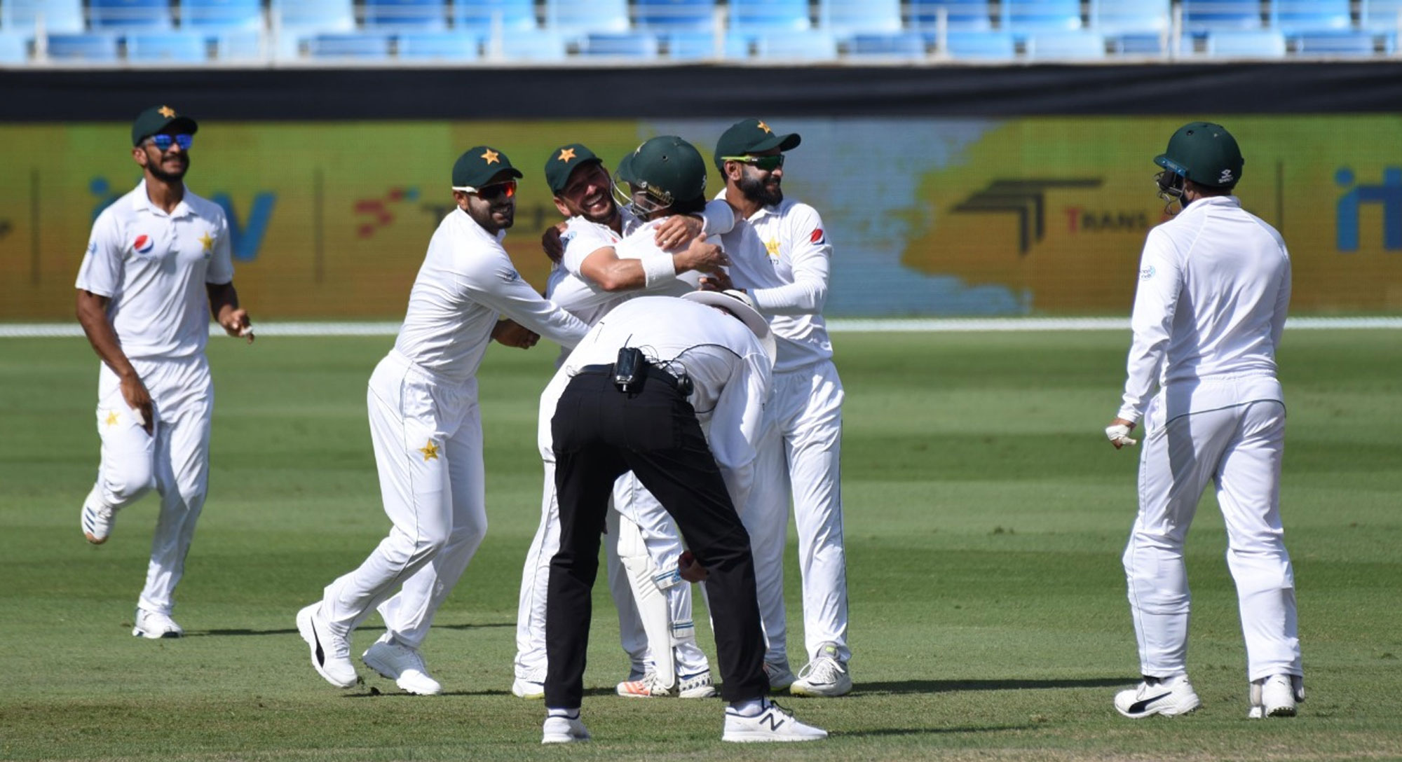 yasir spins pakistan to thumping win in dubai test