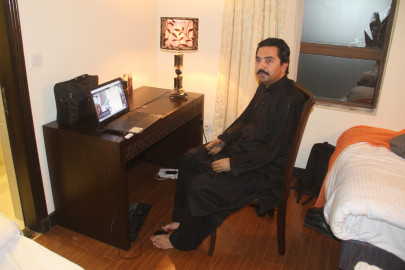 ansar abbas the blast tore his arms but not his spirit ansar abbas the blast tore his arms but not his spirit