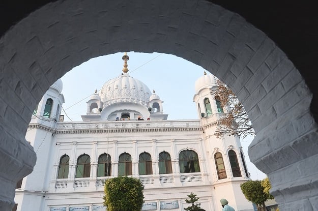 sikh pilgrims look from kartarpur gurdwara sahib after a groundbreaking ceremony for the kartarpur corridor in kartarpur on november 28 2018   pakistan prime minister imran khan launched the groundbreaking ceremony of the religious corridor between india and pakistan photo afp