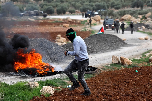 palestinian demonstrators hurl stones at israeli troops during a protest against israeli land seizures for jewish settlements near ramallah in the occupied west bank november 30 2018 photo reuters