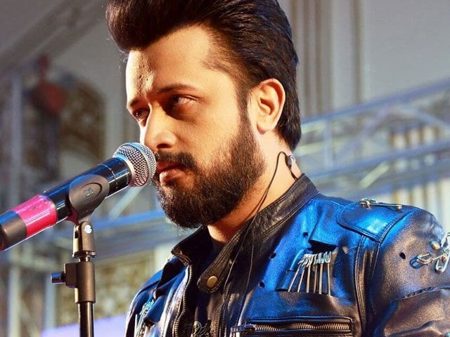 Pakistani Singer Atif Aslam Faces Backlash For Crooning Indian Song at  IDay Parade in New York  Indiacom