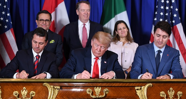 mexico 039 s president enrique pena nieto l us president donald trump c and canadian prime minister justin trudeau sign a new free trade agreement in buenos aires on november 30 2018 on the sidelines of the g20 leaders 039 summit photo afp