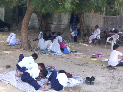sindh s daughters and sons forced to study under the scorching sun