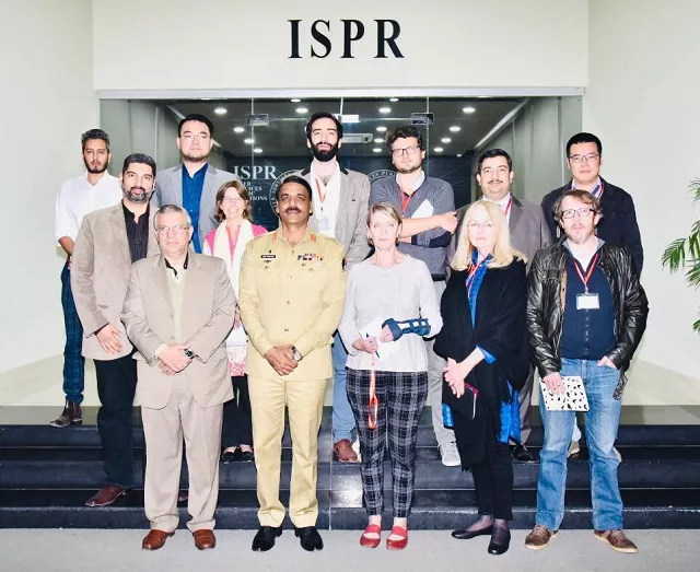 maj gen asif ghafoor with foreign media representatives outside the ispr office photo ispr maj gen asif ghafoor with foreign media representatives outside the ispr office photo ispr