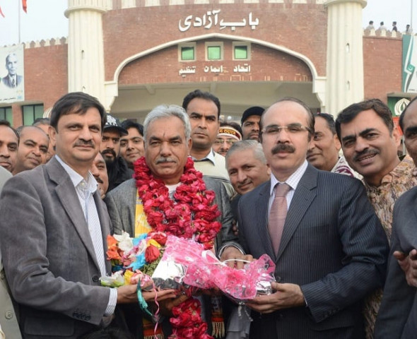 pilgrims will visit various temples in sukkur ghotki and other sindh towns photo express pilgrims will visit various temples in sukkur ghotki and other sindh towns photo express
